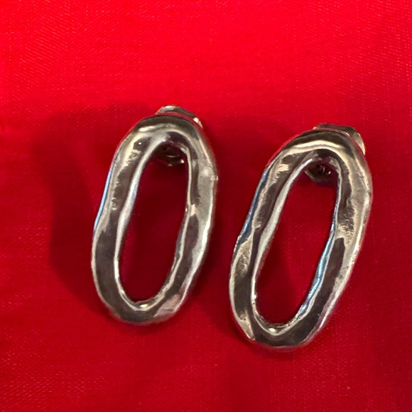 UNO de 50 Silver Earrings with Red Pouch - Picture 2 of 6